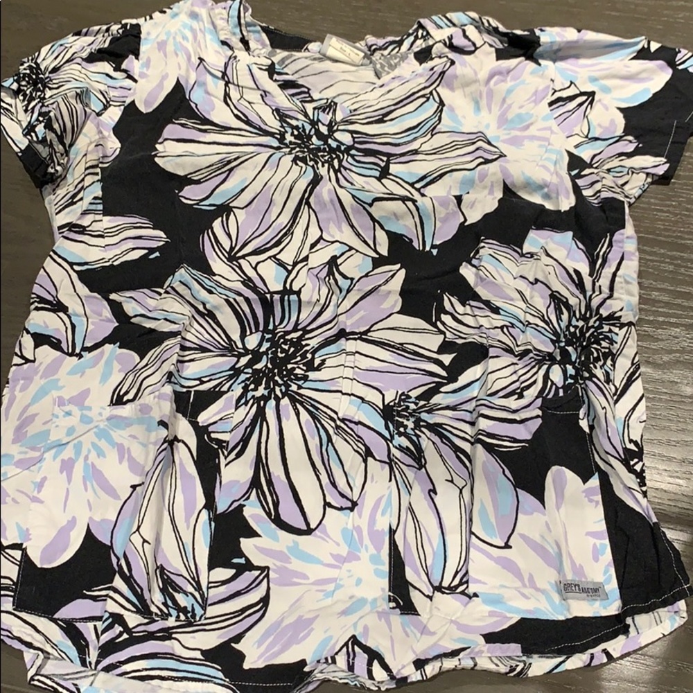Flower scrub top
